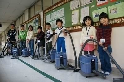 *小山田小学校の先生と子供達