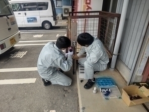 *松江支店駐車場での作業風景