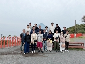 *龍宮神社（開聞岳をバックに）